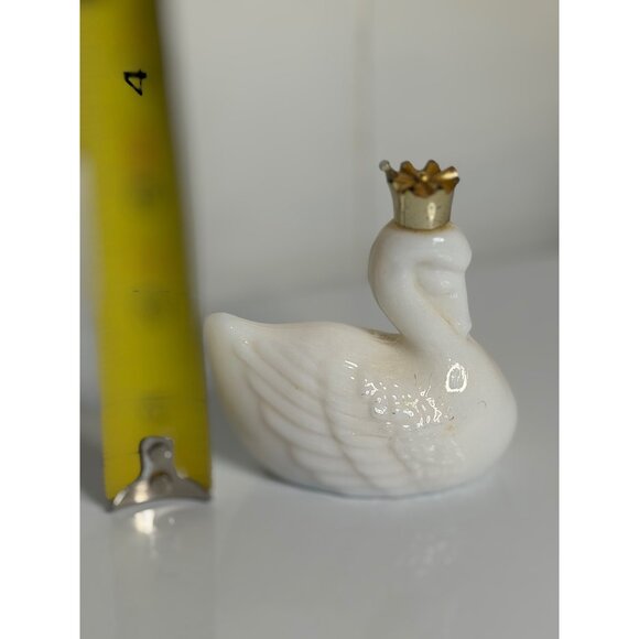 Vintage 1970 AVON Royal Swan Milk Glass Cologne Decanter Figurine 3" Empty Decor - Picture 5 of 5